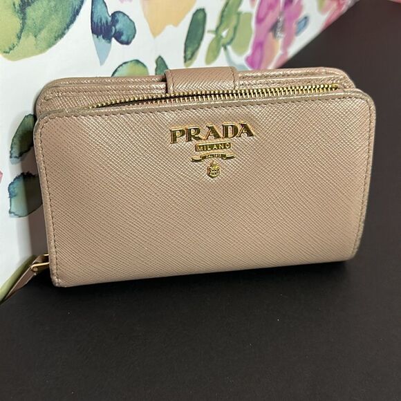 💯Authentic Prada Short Wallet🍀 - Picture 5 of 17